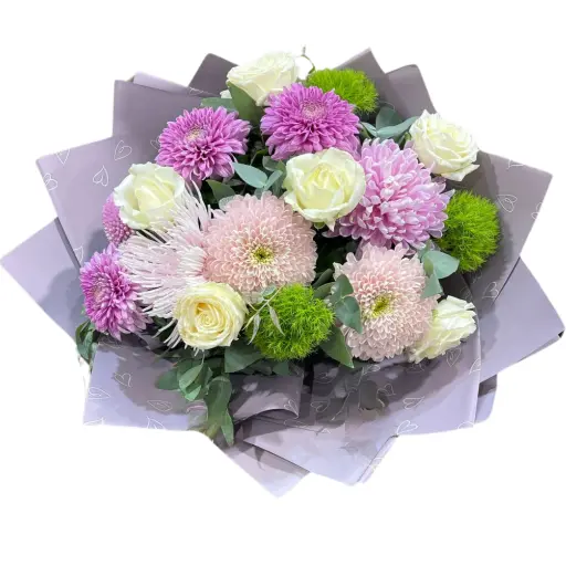 Ramo de flores crisantemos con rosas blancas 